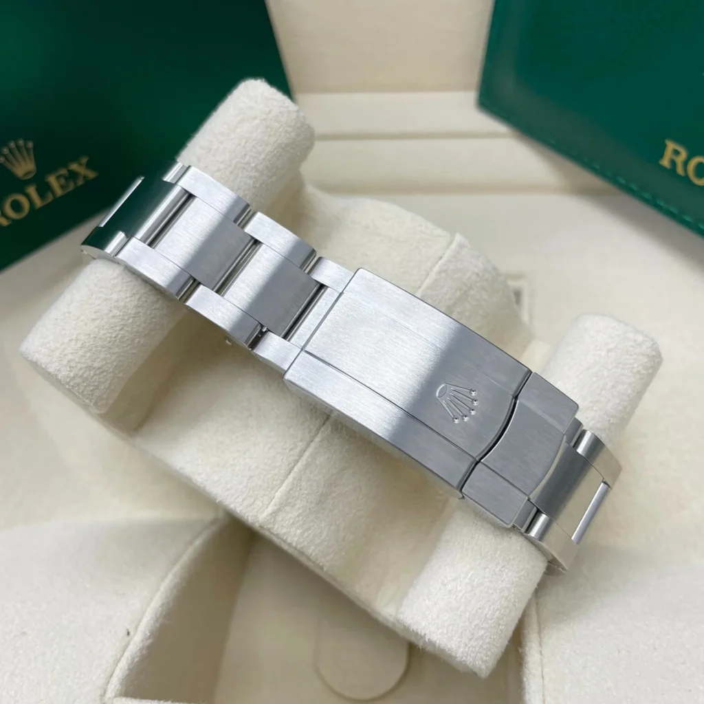 RLX Oyster Perpetual 41mm 124300-0005 Green Index Dial & Smooth Bezel Oyster Bracelet Men’s Watch